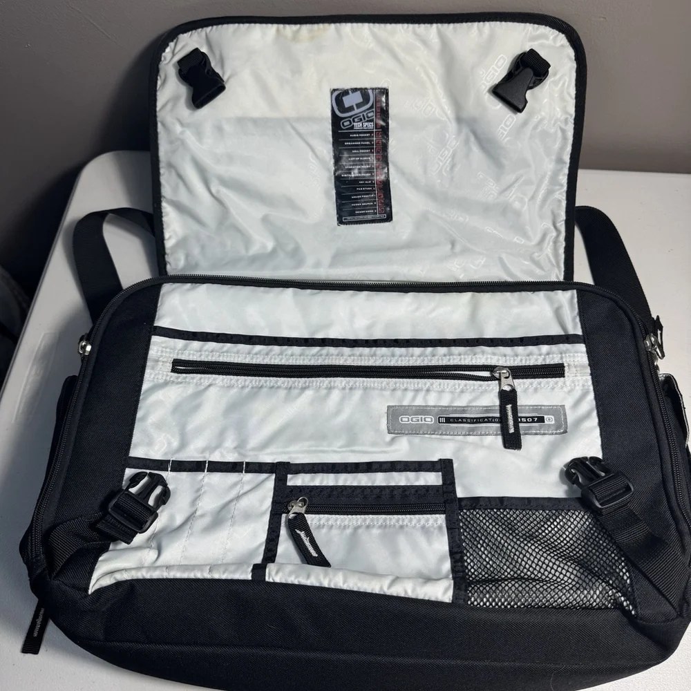 Ogio Street Laptop Messenger Bag Black Nylon Padded #03507
